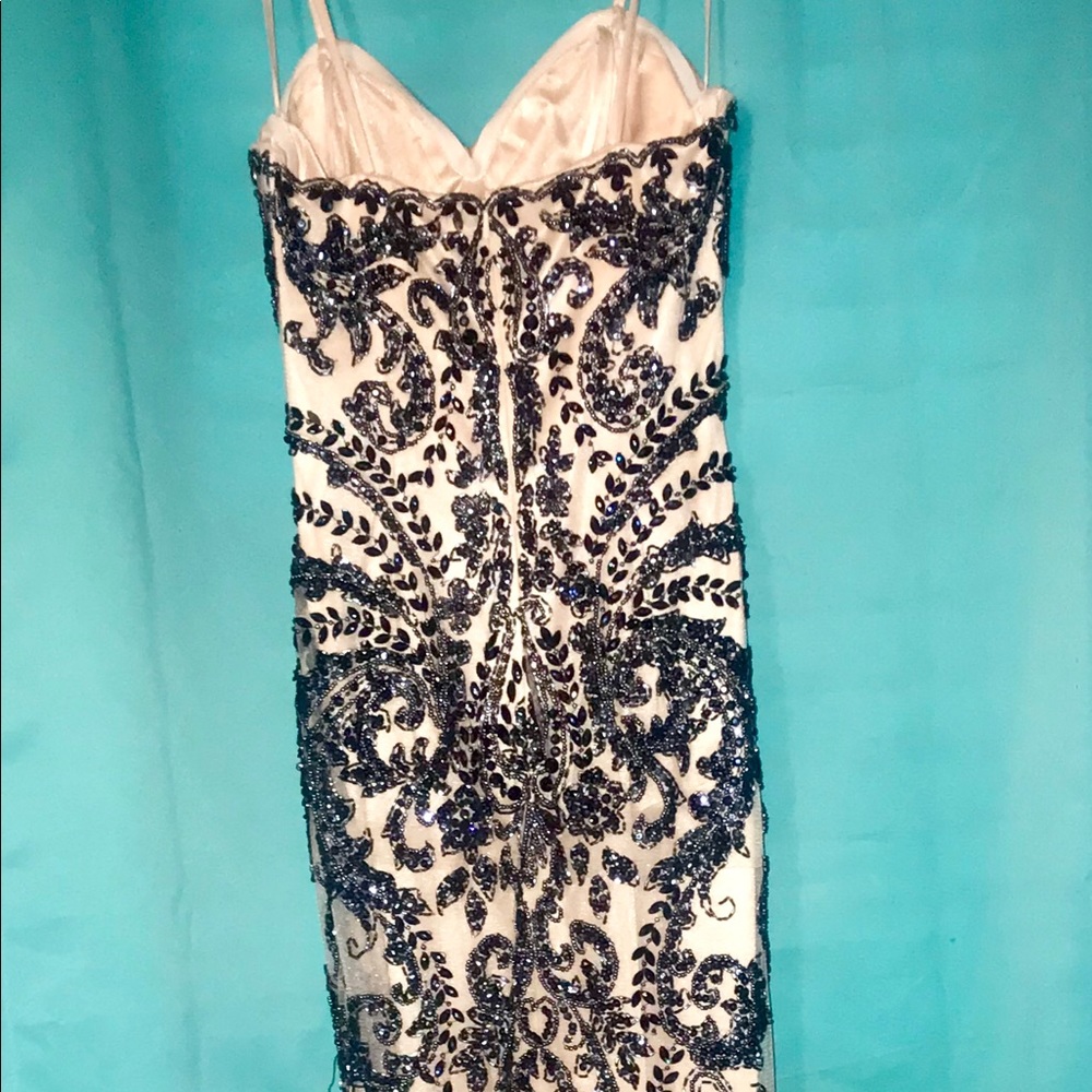 Beautiful beaded formal dress - Picture 3 of 5